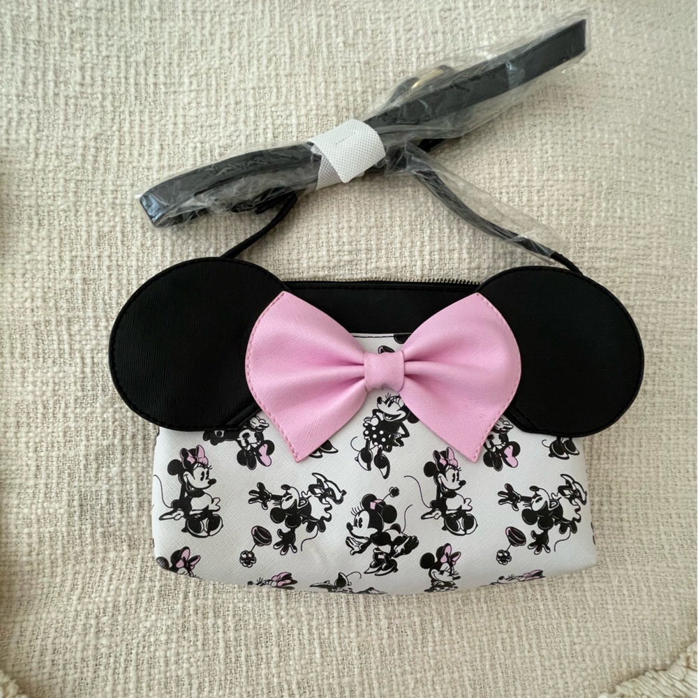 NWOT DISNEY MINNIE PURSE W/ EARS & BOW
